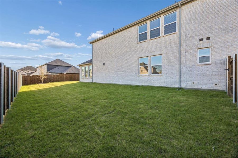 Exterior details and patio area of a home in , Northlake (Image 3).