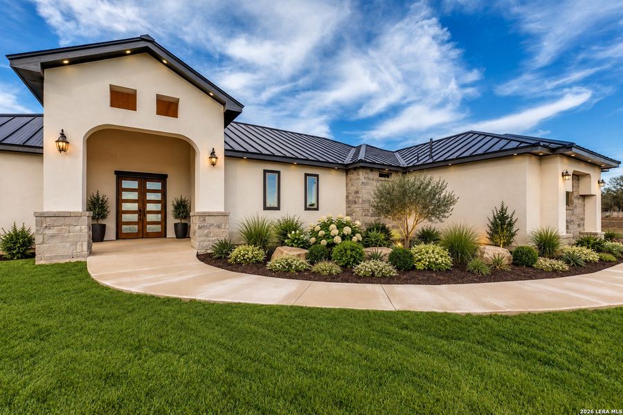 Community amenities in , Castroville (Image 41).
