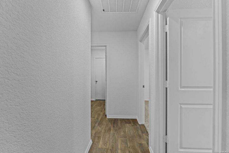 Spacious, unfurnished interior of a new home in Avenida, Converse (Image 21).