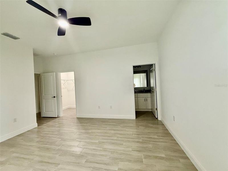 Spacious, unfurnished interior of a new home in , Citrus Springs (Image 19).