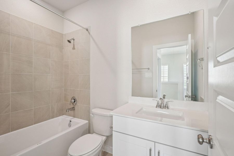 Furnished interior view inside a new home in , Kemah (Image 13).