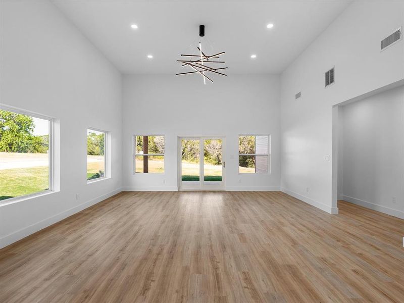 Spacious, unfurnished interior of a new home in , Granbury (Image 14).