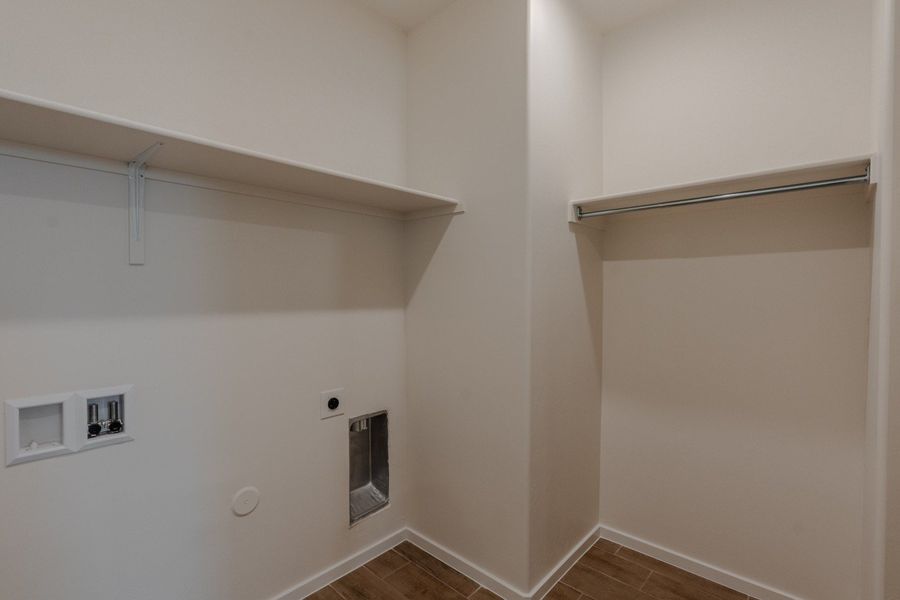 Spacious, unfurnished interior of a new home in Paseo Del Este, El Paso (Image 33).