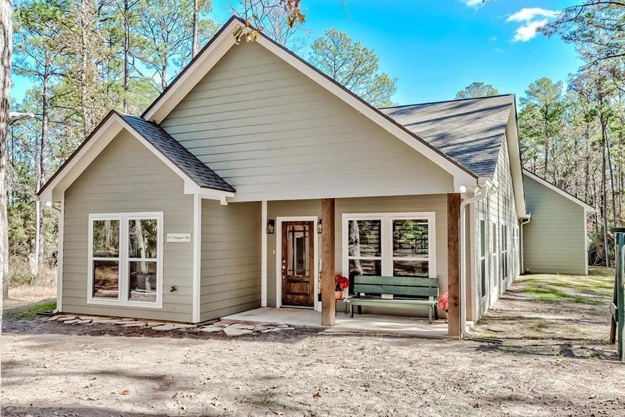 Exterior details and patio area of a home in , Brookeland (Image 3).