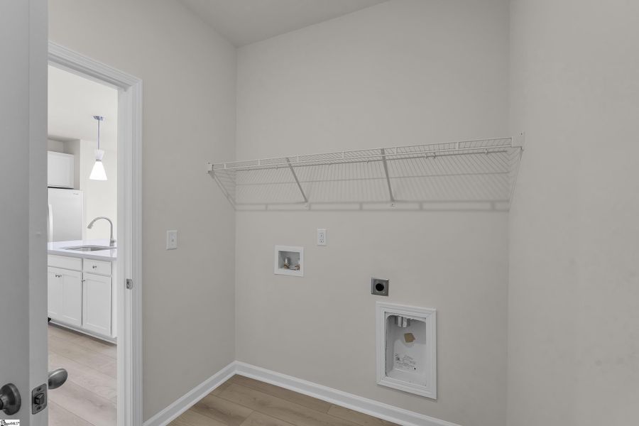 Spacious, unfurnished interior of a new home in Lynbrook, Boiling Springs (Image 18).
