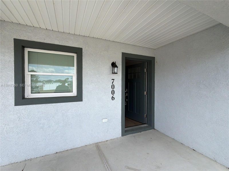 Exterior details and patio area of a home in , Sebring (Image 27).