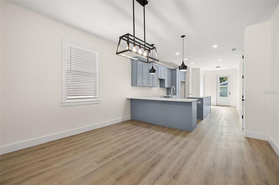 Spacious, unfurnished interior of a new home in , Tampa (Image 13).