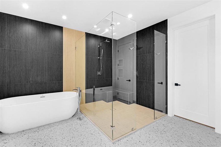 Frameless glass shower & soaking tub