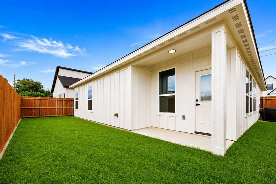 Exterior details and patio area of a home in , Granbury (Image 20).
