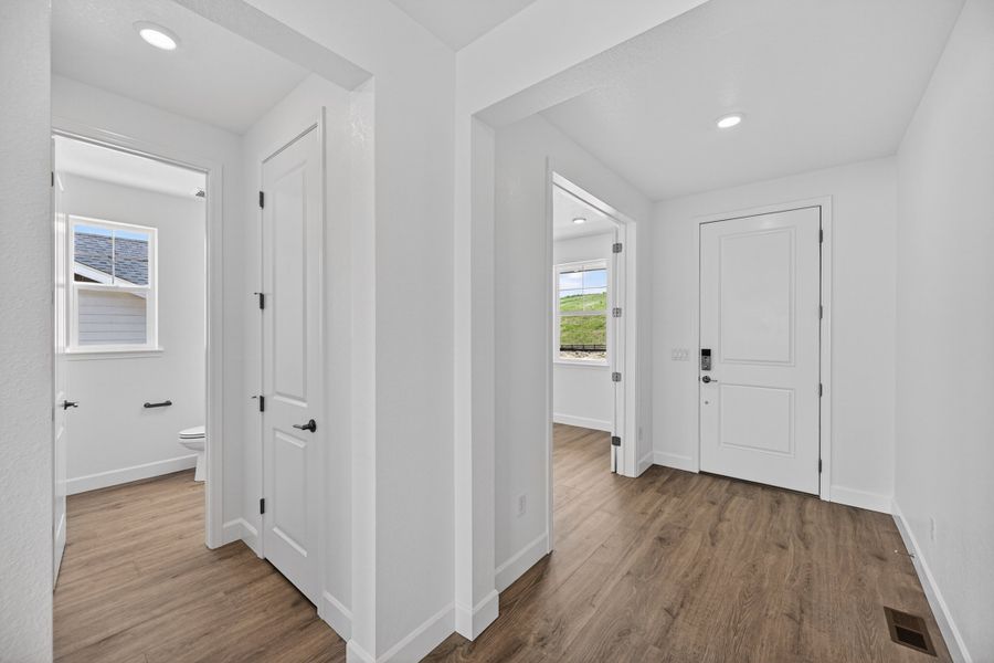 Spacious, unfurnished interior of a new home in Macanta, Castle Rock (Image 14). Spacious, unfurnished interior of a new home in Macanta, Castle Rock (Image 14).