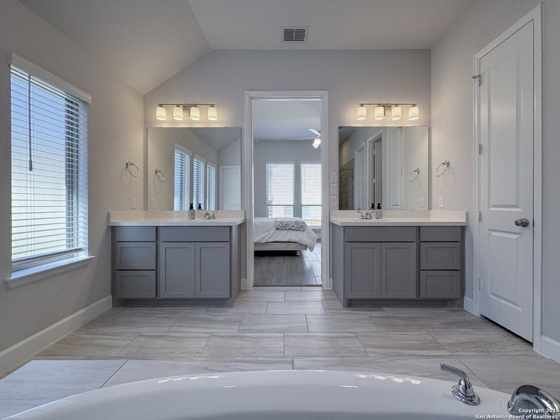 Furnished interior view inside a new home in Cibolo Canyons 50', San Antonio (Image 18). Furnished interior view inside a new home in Cibolo Canyons 50', San Antonio (Image 18).