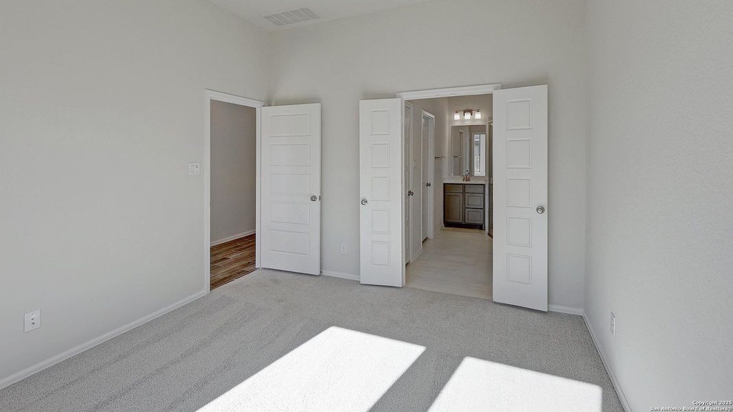 Spacious, unfurnished interior of a new home in Stillwater Ranch 40', San Antonio (Image 16). Spacious, unfurnished interior of a new home in Stillwater Ranch 40', San Antonio (Image 16).