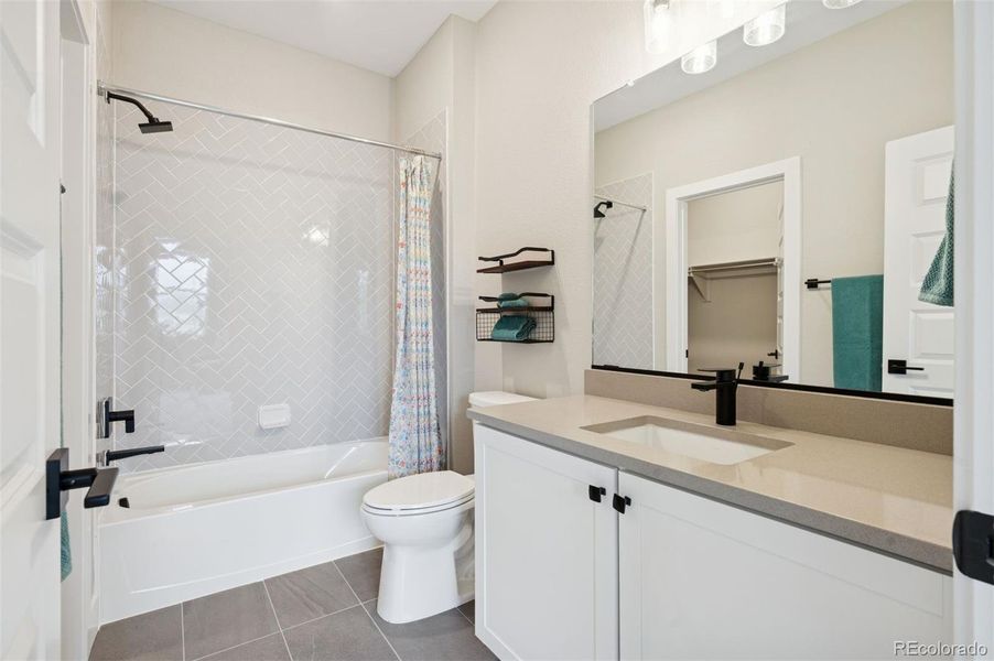 Furnished interior view inside a new home in Chatfield Bluffs, Littleton (Image 4).