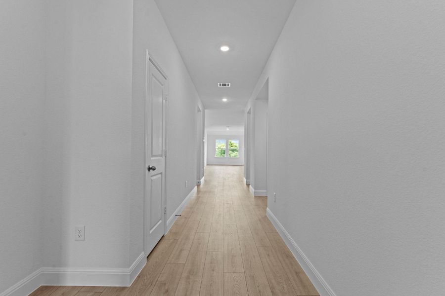 Spacious, unfurnished interior of a new home in Riverview, Georgetown (Image 16).