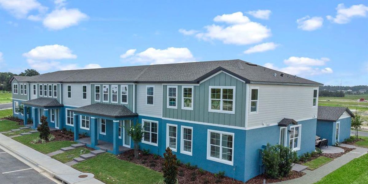 Exterior details and patio area of a home in , Apopka (Image 2).