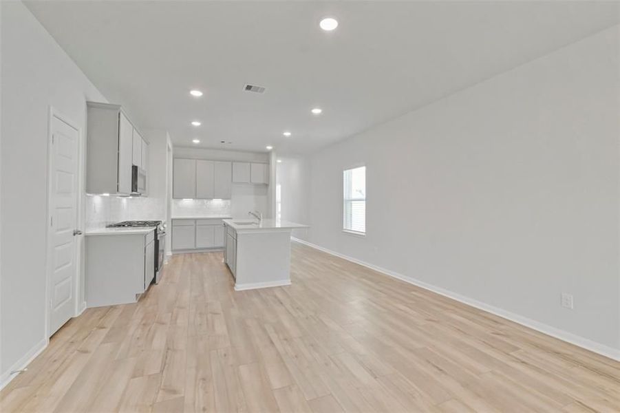 Spacious, unfurnished interior of a new home in Lakes at Black Oak, Magnolia (Image 42).