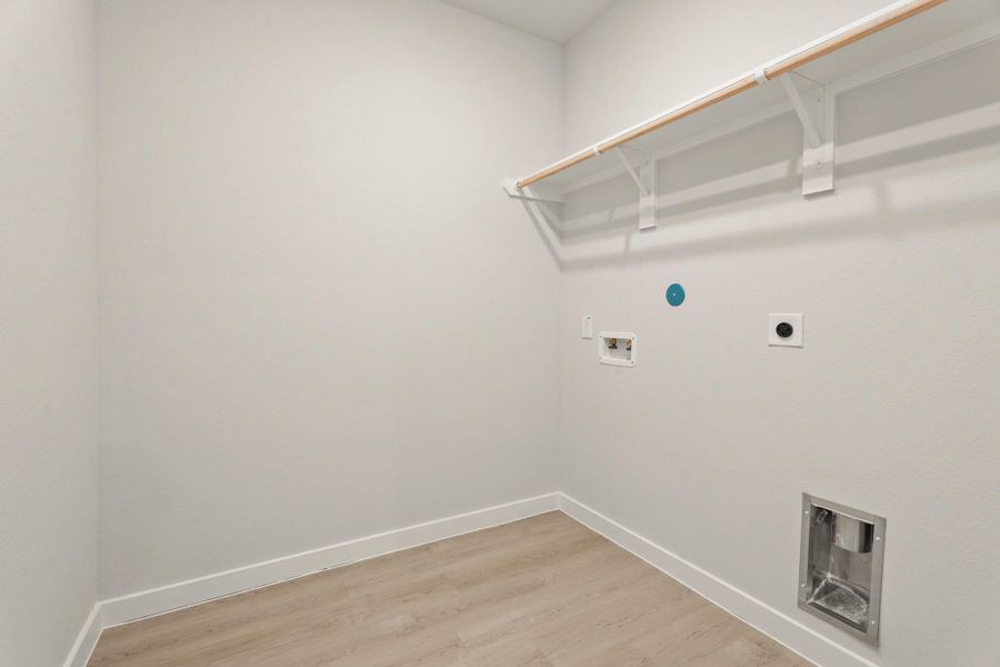 Spacious, unfurnished interior of a new home in Trails at Woodhaven, La Marque (Image 18).