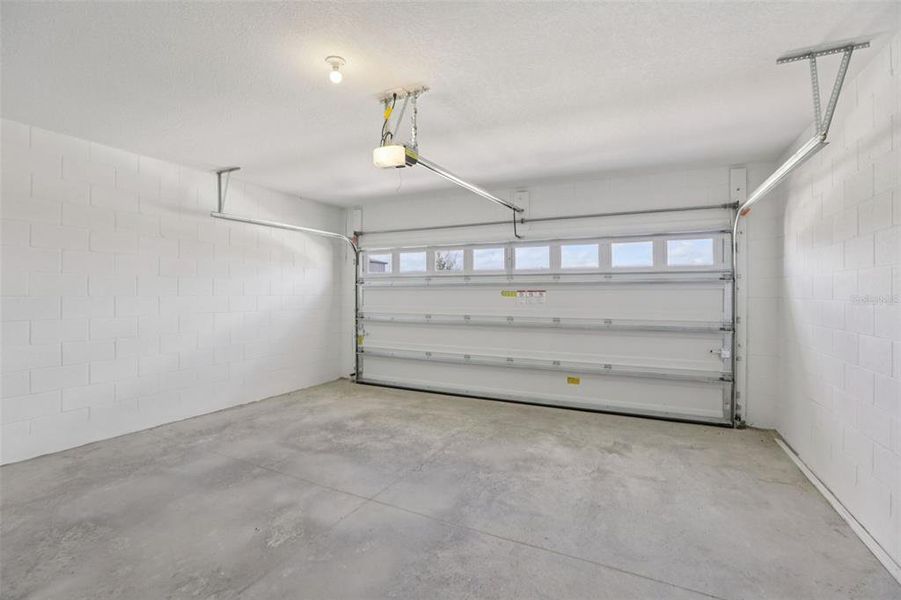 Spacious, unfurnished interior of a new home in Springs at Lake Alfred - Classic Series, Lake Alfred (Image 41).