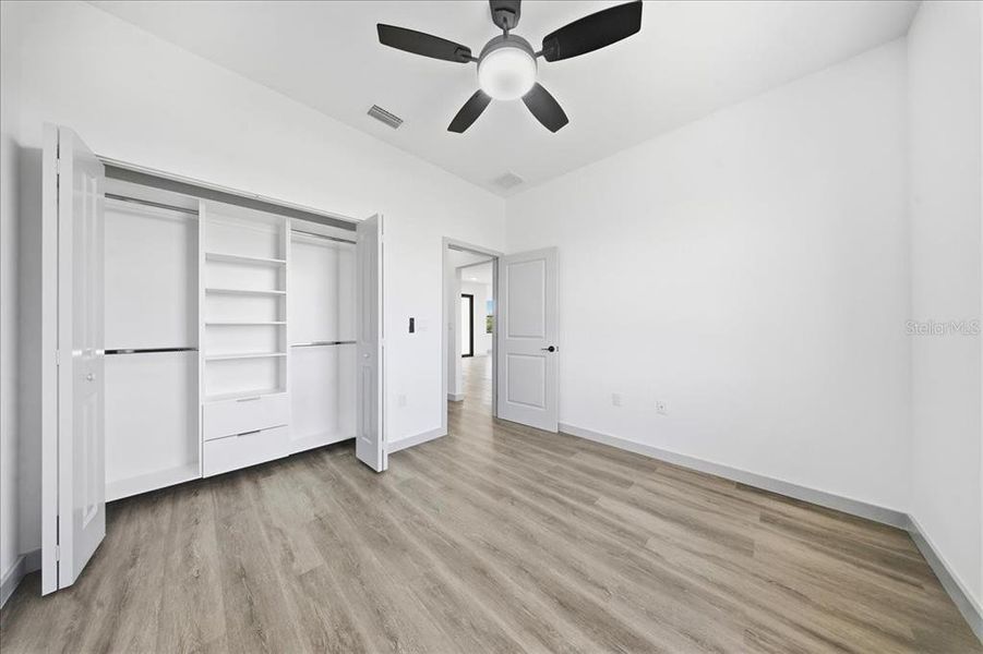 Spacious, unfurnished interior of a new home in , Lehigh Acres (Image 10).