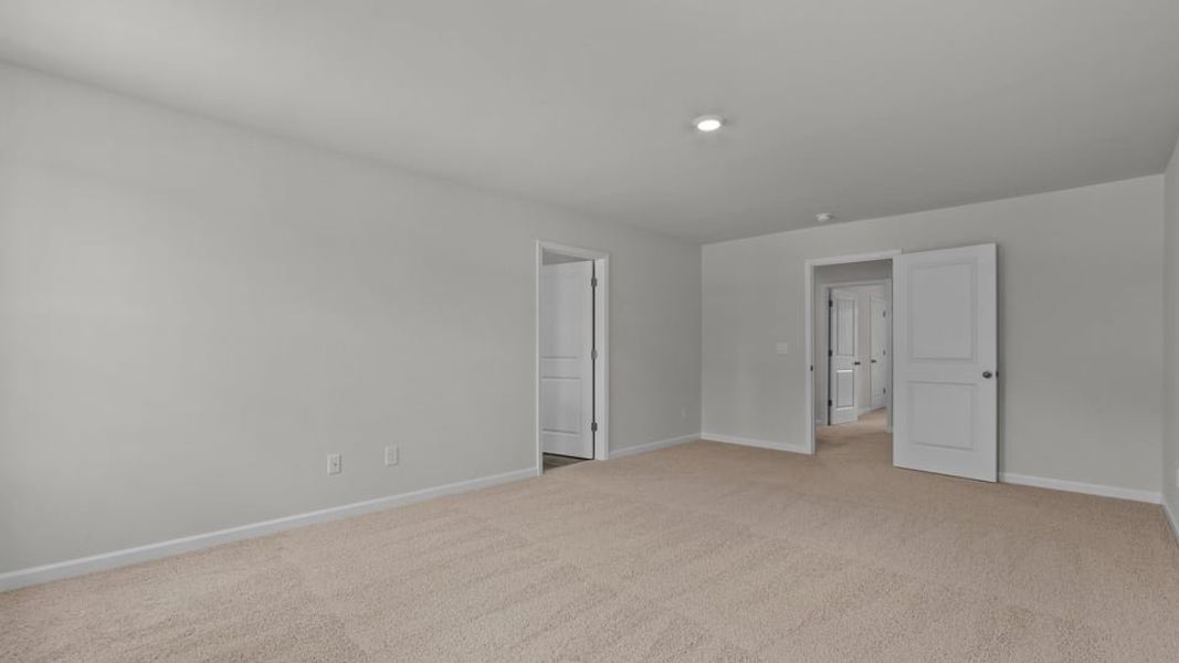Spacious, unfurnished interior of a new home in Blair Ridge, La Grange (Image 27).