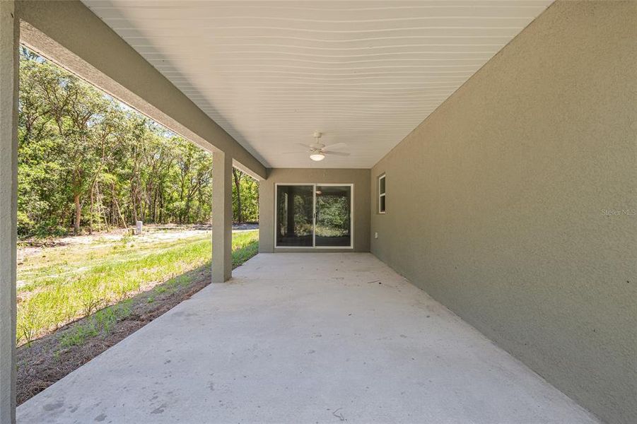 Exterior details and patio area of a home in , Dunnellon (Image 27).