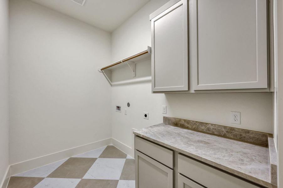 Laundry room, continuing the Quartzite theme. Laundry room, continuing the Quartzite theme.