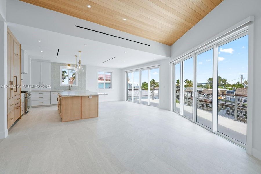 Spacious, unfurnished interior of a new home in , Key Largo (Image 54).