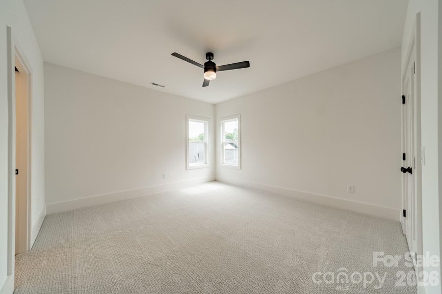 Spacious, unfurnished interior of a new home in , Davidson (Image 36).