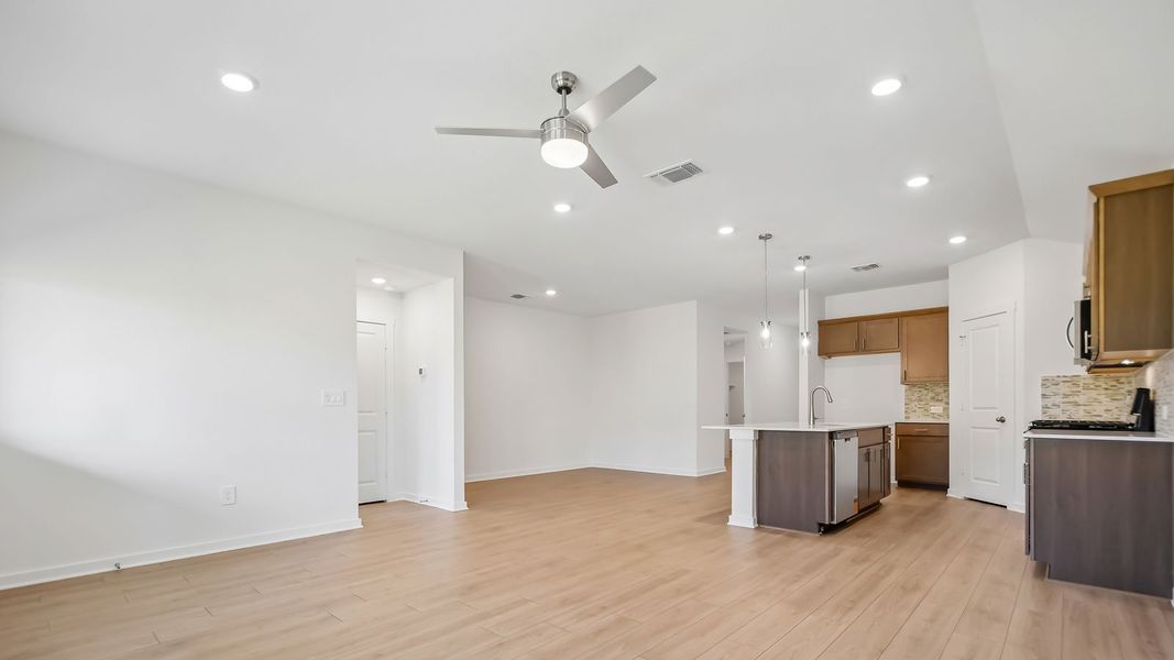 Spacious, unfurnished interior of a new home in Trails at Wildhorse, Austin (Image 18).