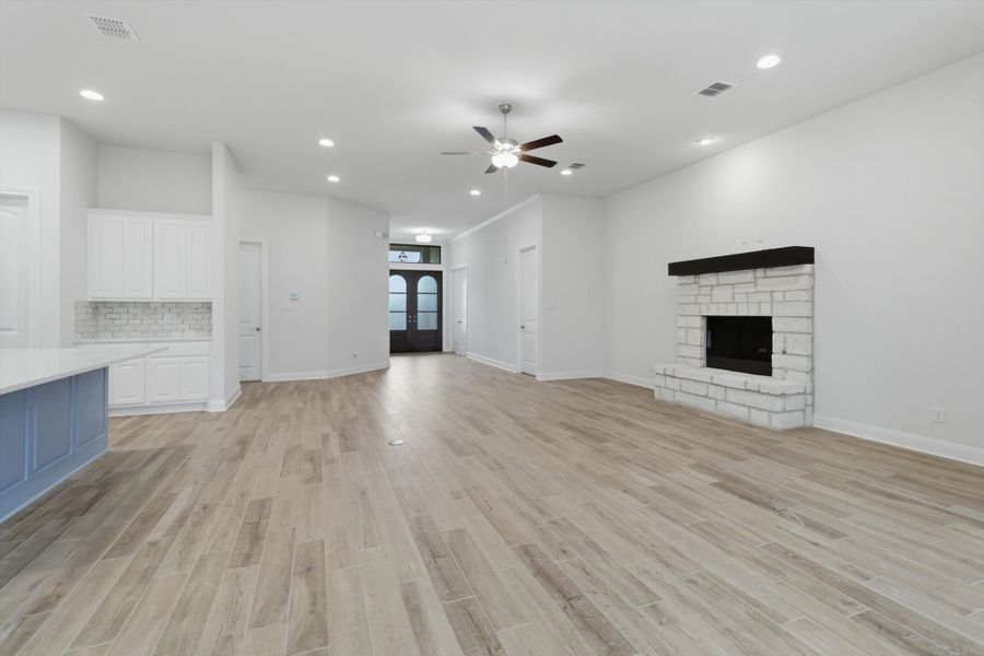 Spacious, unfurnished interior of a new home in Johnson Ranch, Bulverde (Image 21). Spacious, unfurnished interior of a new home in Johnson Ranch, Bulverde (Image 21).
