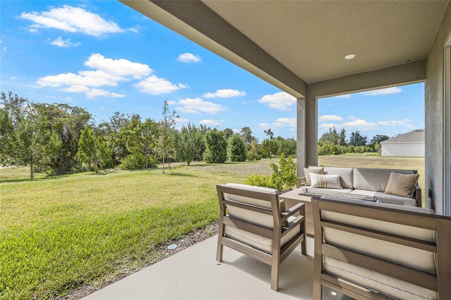 Exterior details and patio area of a home in Tiburon, Nokomis (Image 4).