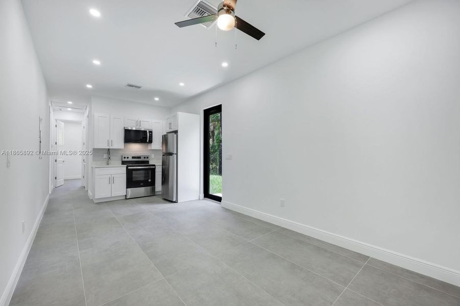 Spacious, unfurnished interior of a new home in , Naples (Image 12).