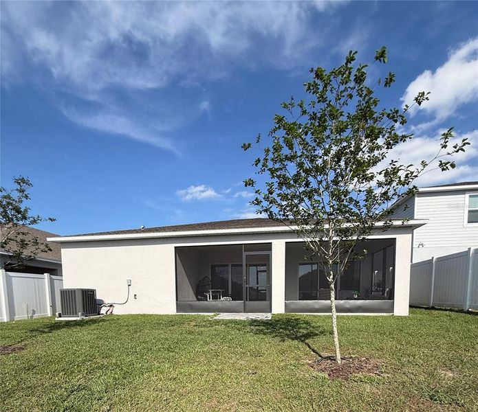 Exterior details and patio area of a home in , Mascotte (Image 15).