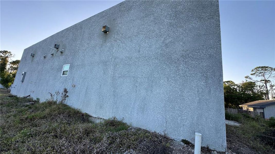 Exterior details and patio area of a home in , Port Charlotte (Image 5).