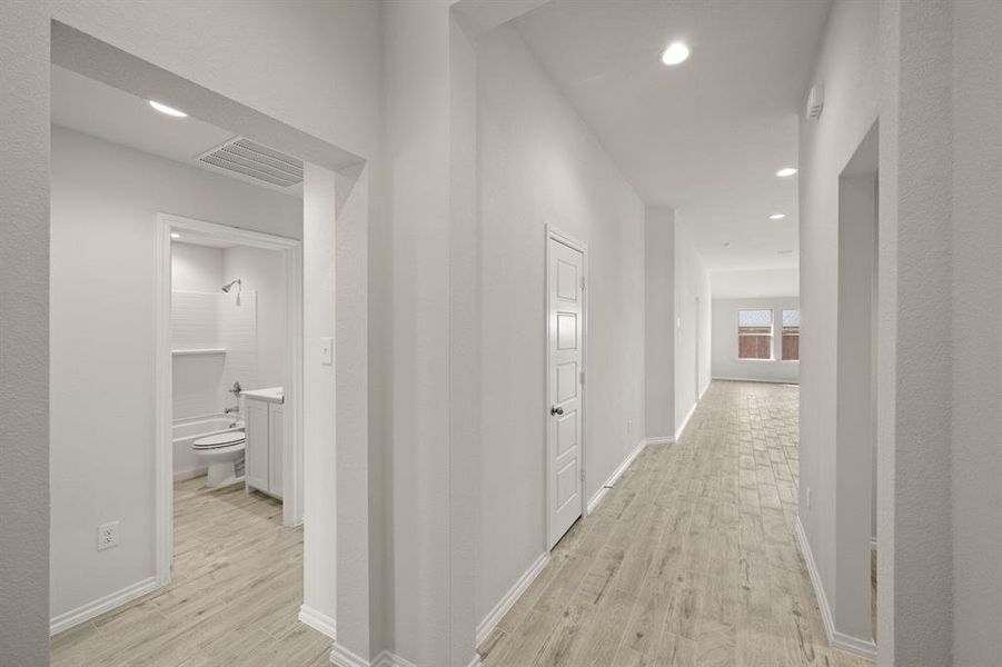 301 Comanche- Entry-2