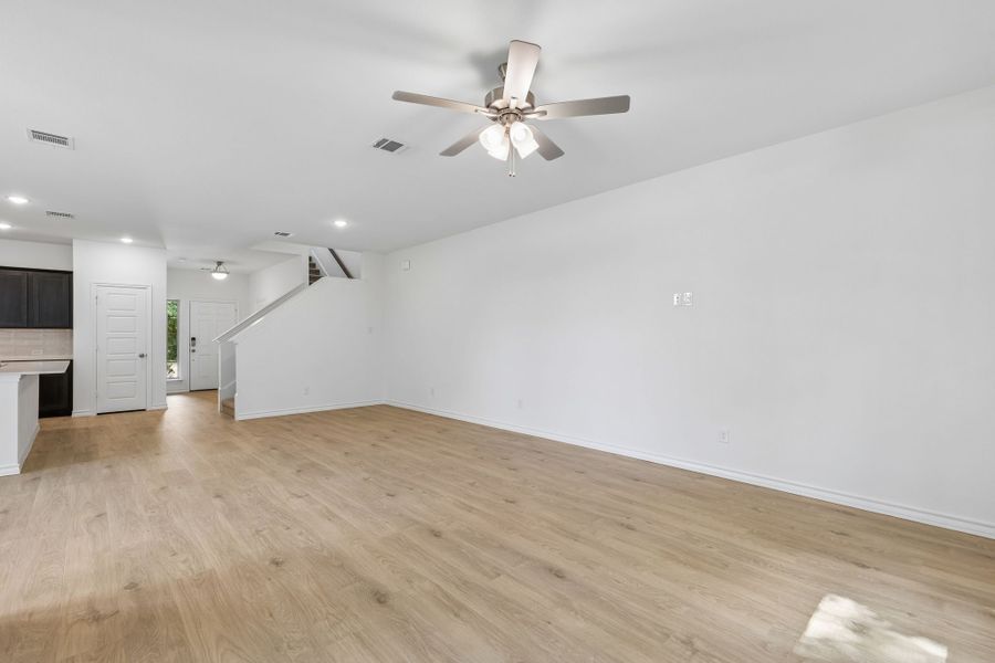 Spacious, unfurnished interior of a new home in Eagle Cove, Denton (Image 21).