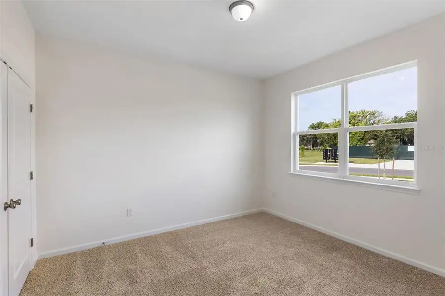 Spacious, unfurnished interior of a new home in Grand Isle, Grand Island (Image 6).