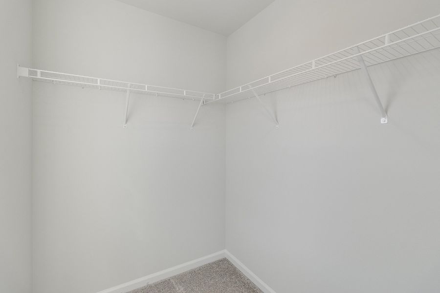Spacious, unfurnished interior of a new home in Bluefield, Lexington (Image 32).