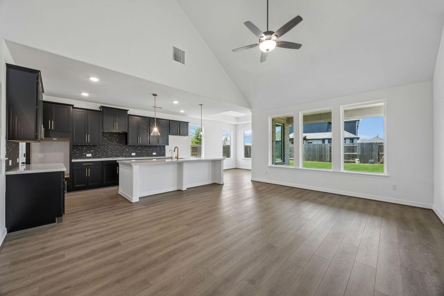 Spacious, unfurnished interior of a new home in Brookewater, Rosenberg (Image 27).