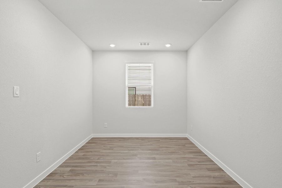Spacious, unfurnished interior of a new home in Granger Pines, Conroe (Image 18).