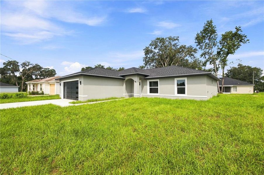 Exterior details and patio area of a home in , Ocala (Image 4). Exterior details and patio area of a home in , Ocala (Image 4).