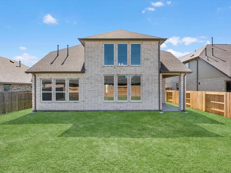 Exterior details and patio area of a home in Brookewater, Rosenberg (Image 4).