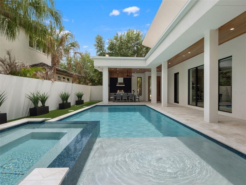 Exterior details and patio area of a home in , Orlando (Image 43).