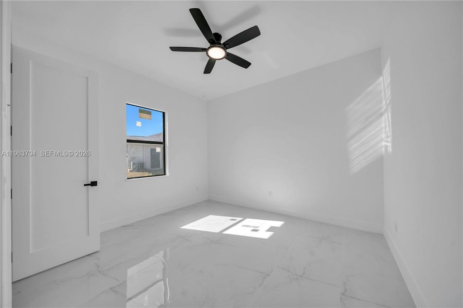 Spacious, unfurnished interior of a new home in , Cape Coral (Image 37).