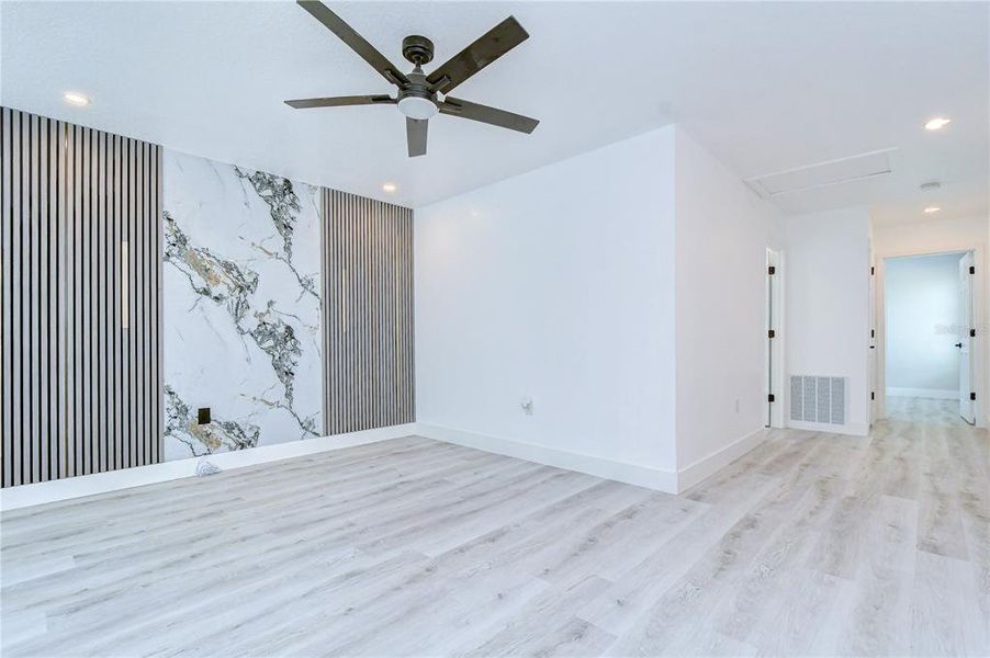 Spacious, unfurnished interior of a new home in , Bradenton (Image 13).