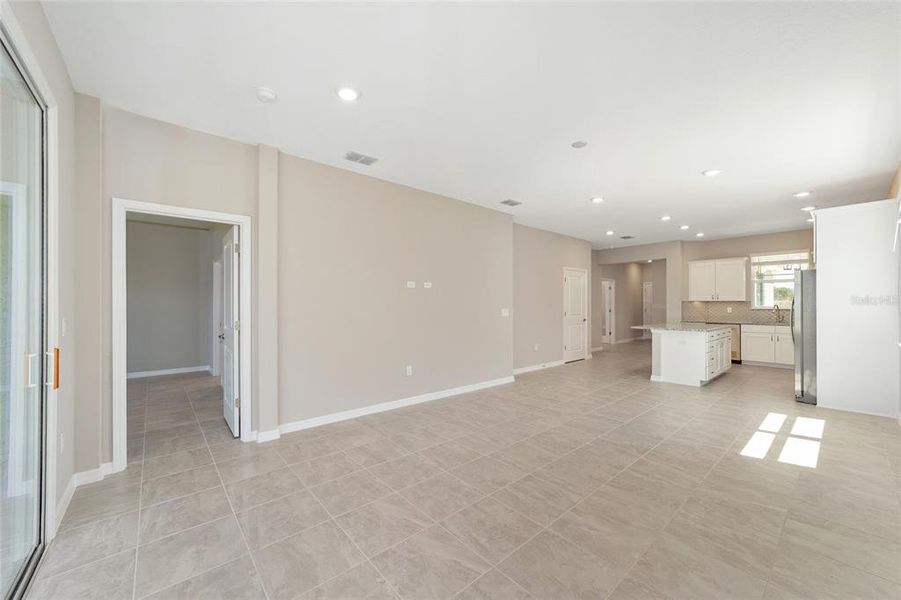 Spacious, unfurnished interior of a new home in , Ocala (Image 17).