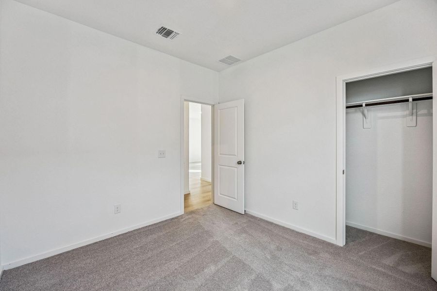 Spacious, unfurnished interior of a new home in Stokesbury, Waller (Image 29).