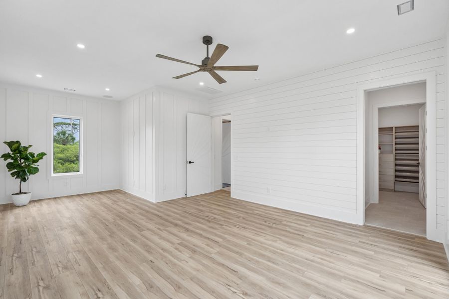 Spacious, unfurnished interior of a new home in , Folly Beach (Image 27).