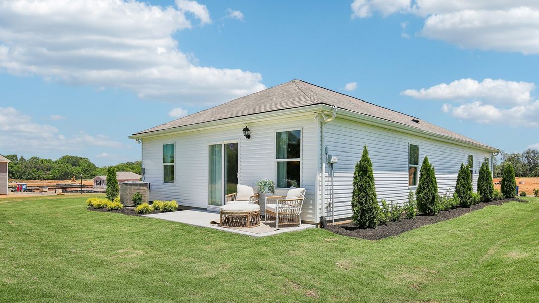 Exterior details and patio area of a home in Saddle Trace, Lewisburg (Image 24).