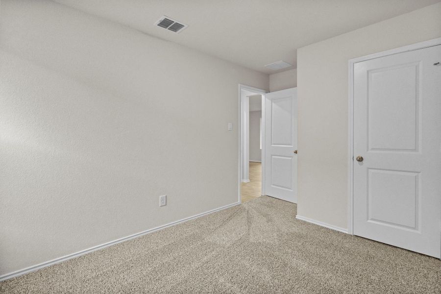 Spacious, unfurnished interior of a new home in Sunset Oaks, Maxwell (Image 14).
